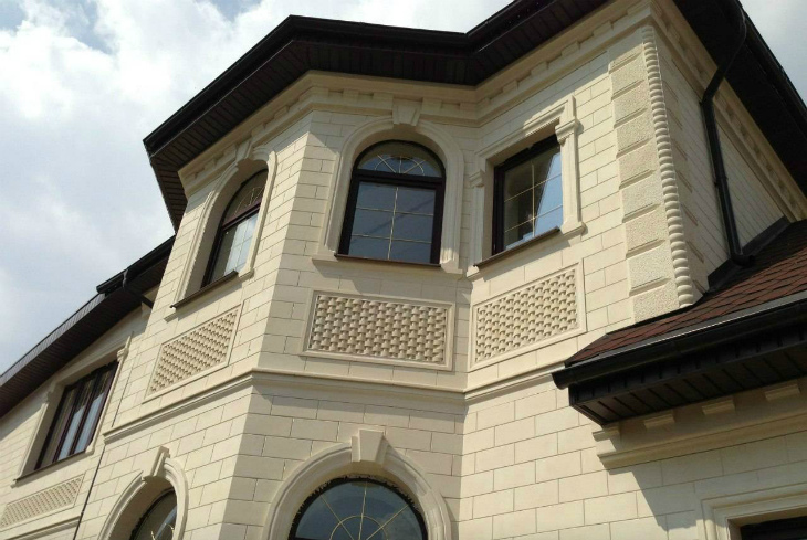Обрамление фасада дома: Декоративная отделка окон, углов, дверей пенопластовым фасадным декором