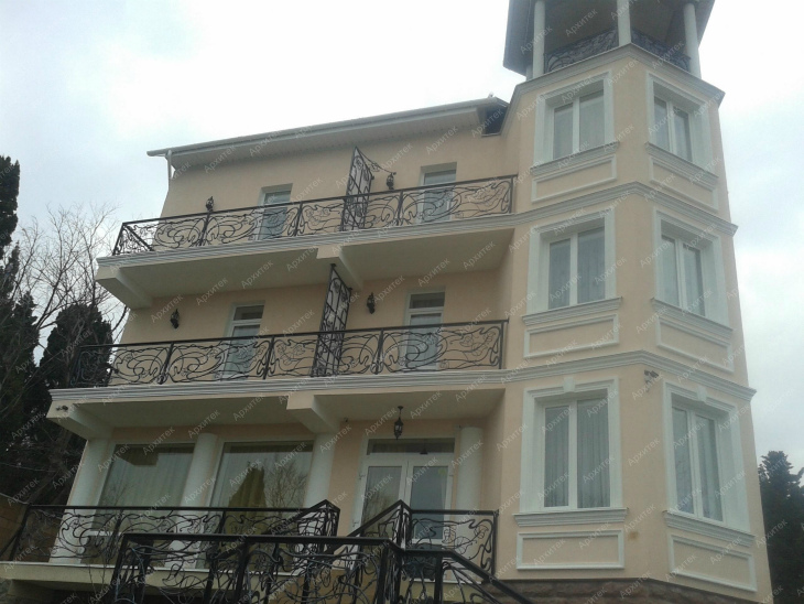 Фасадный декор в Алупке: Лепной декор не только для Воронцовского дворца