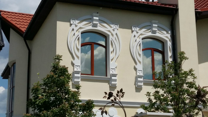 Делаем оригинальный фасад дома при помощи декора с многолетней историей. Фасадная лепнина из пенопласта.