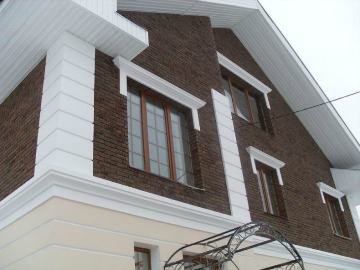 Практичный пенопласт – декор для фасадов